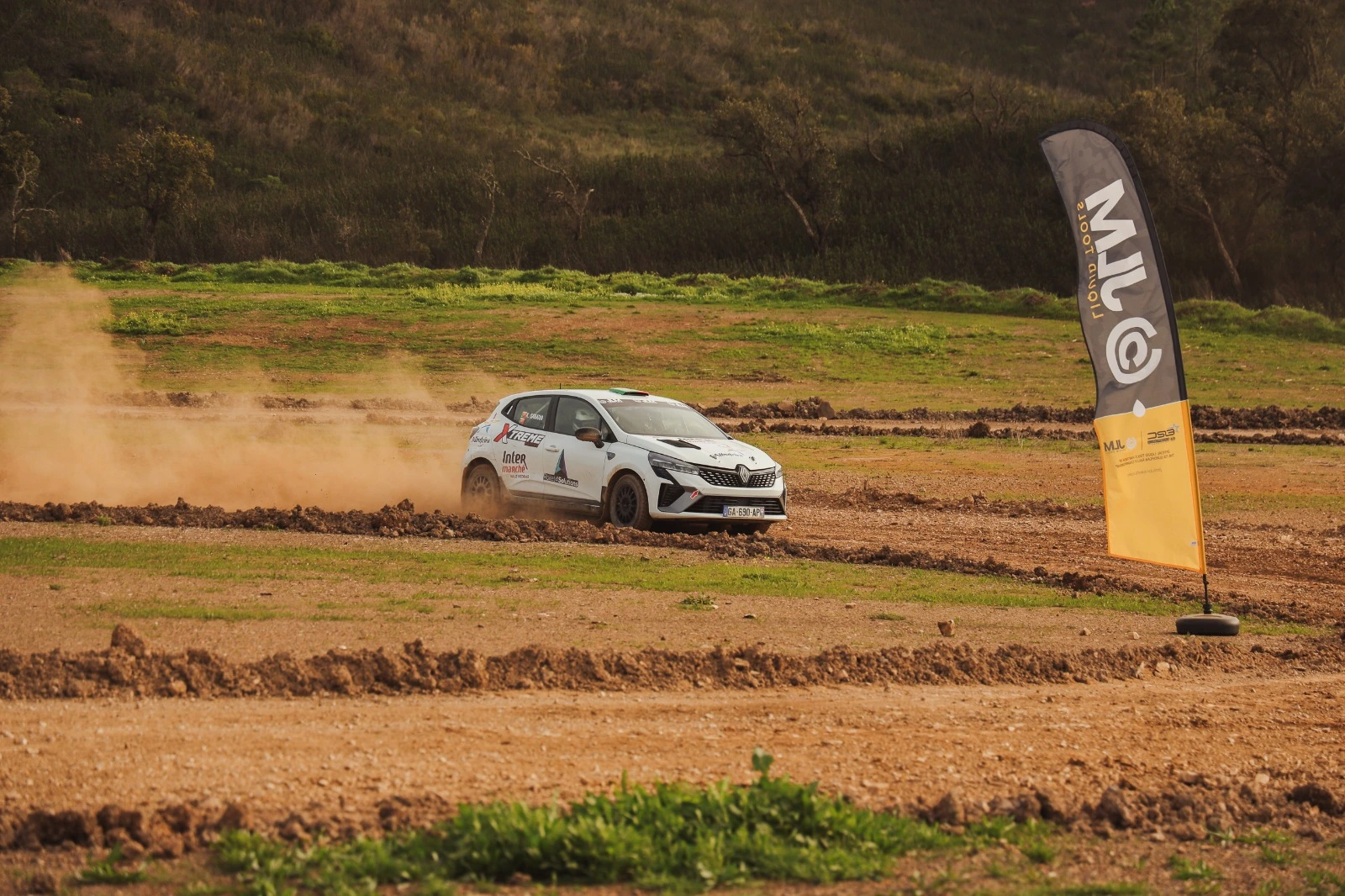 Clio Rally4 à louer / vendre au Portugal / Espagne ou Italie – photo 4