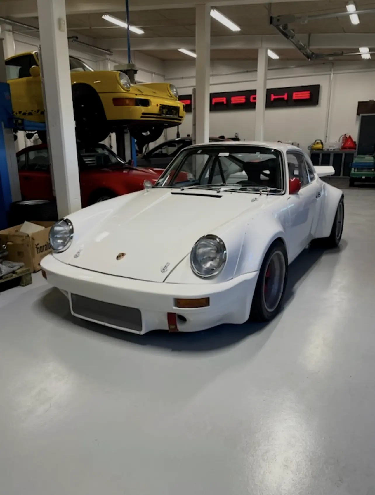 Une voiture de course pleine de sang - 3 fois championne du Danemark – photo 1