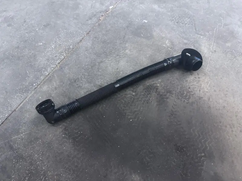 Tubulure remplissage huile Porsche Cayman GT4 RS 98110726503