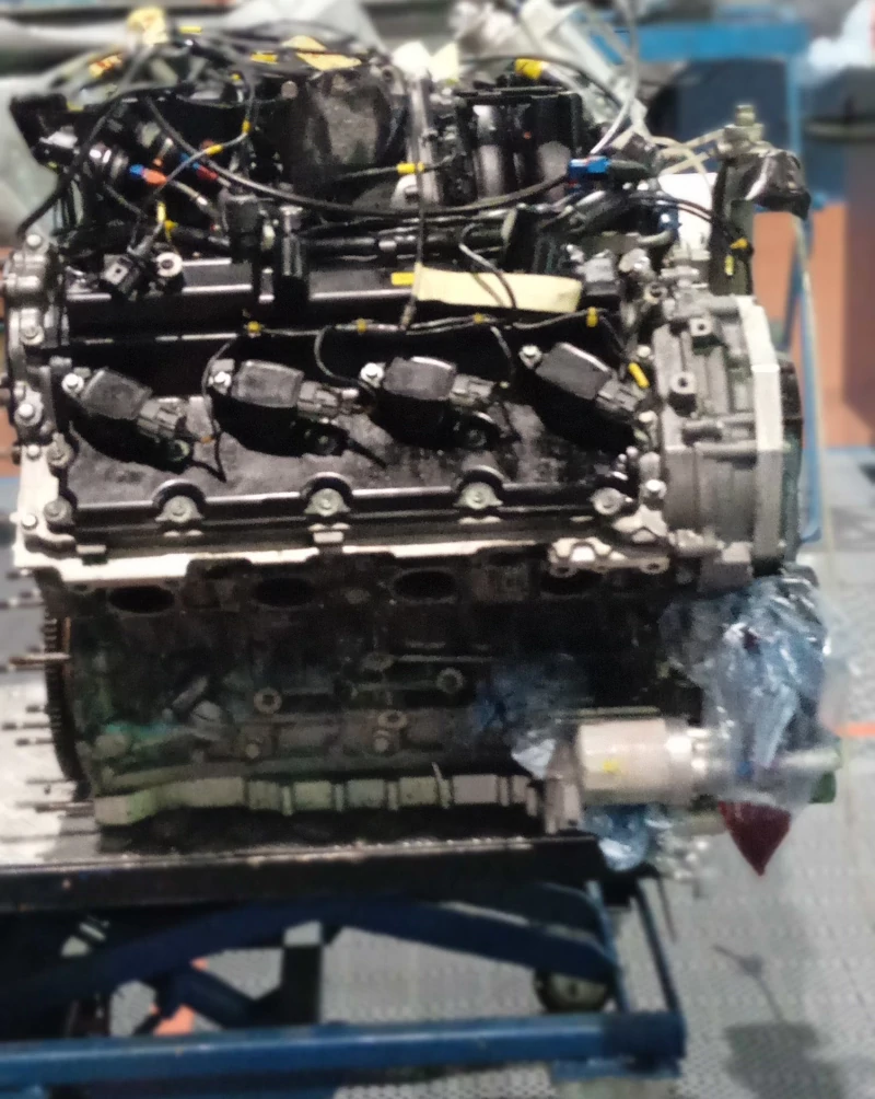 Nissan VK50+ V8 5,6L engine