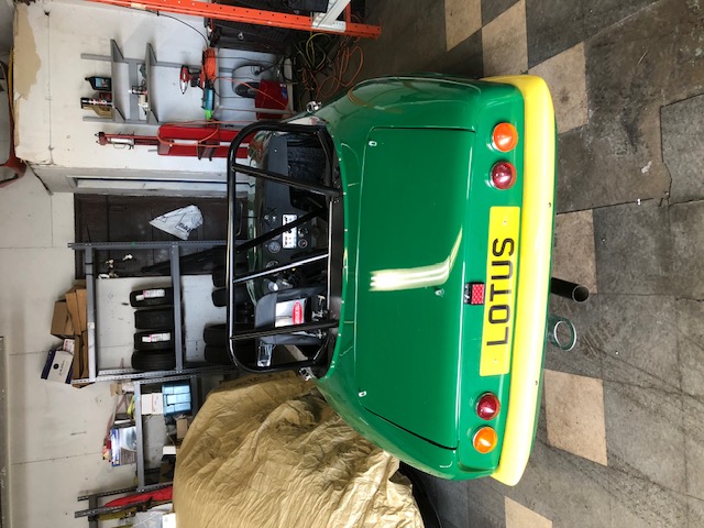 Voiture de course vintage Lotus Elan de 1966