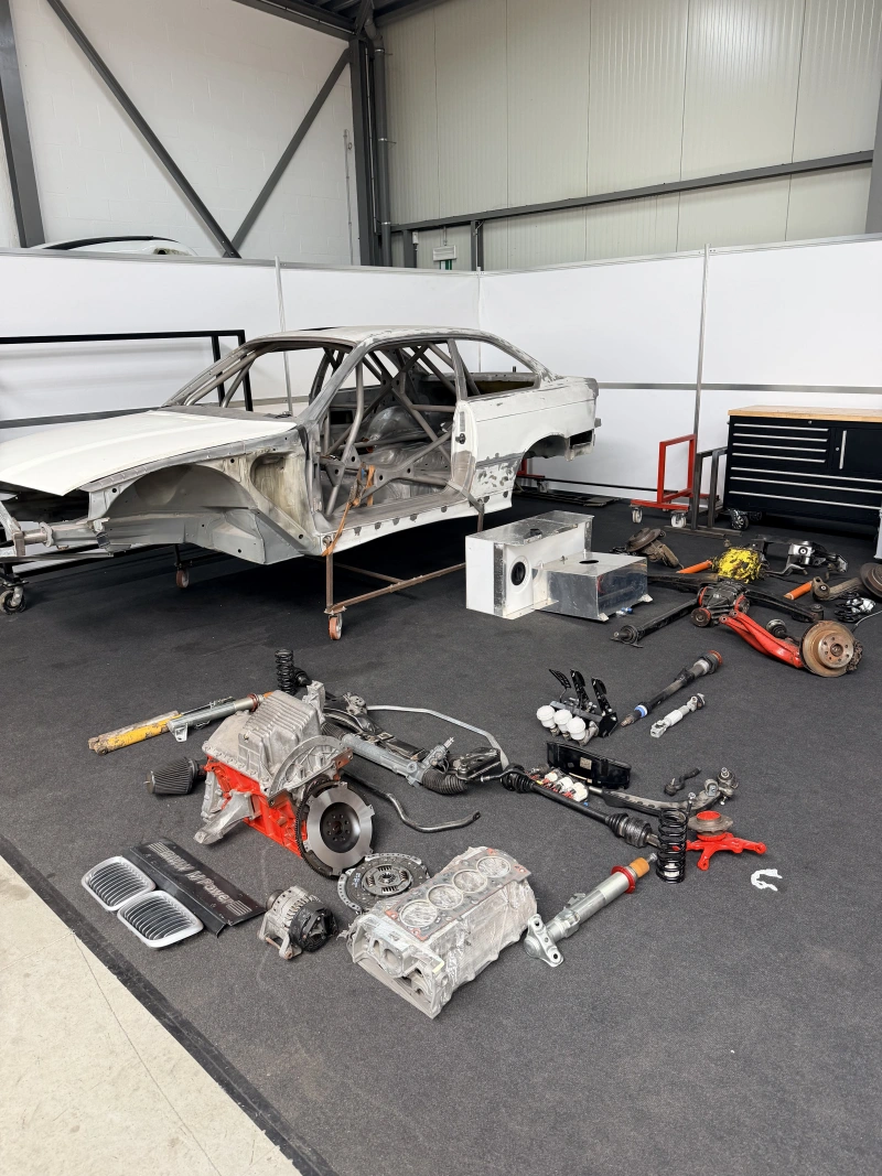 BMW 318 à terminer de monter… Échange possible