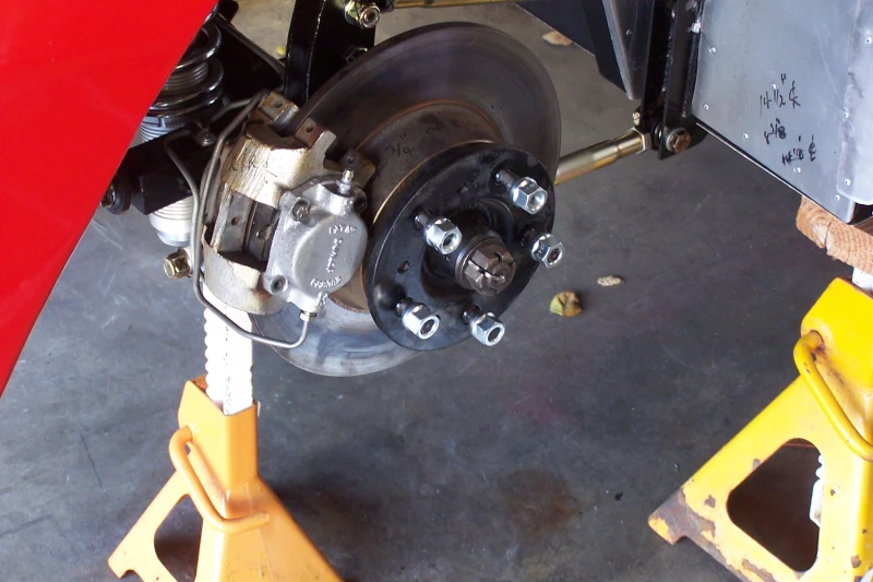 Vintage Racing - 1957 Victress C2 Coupe