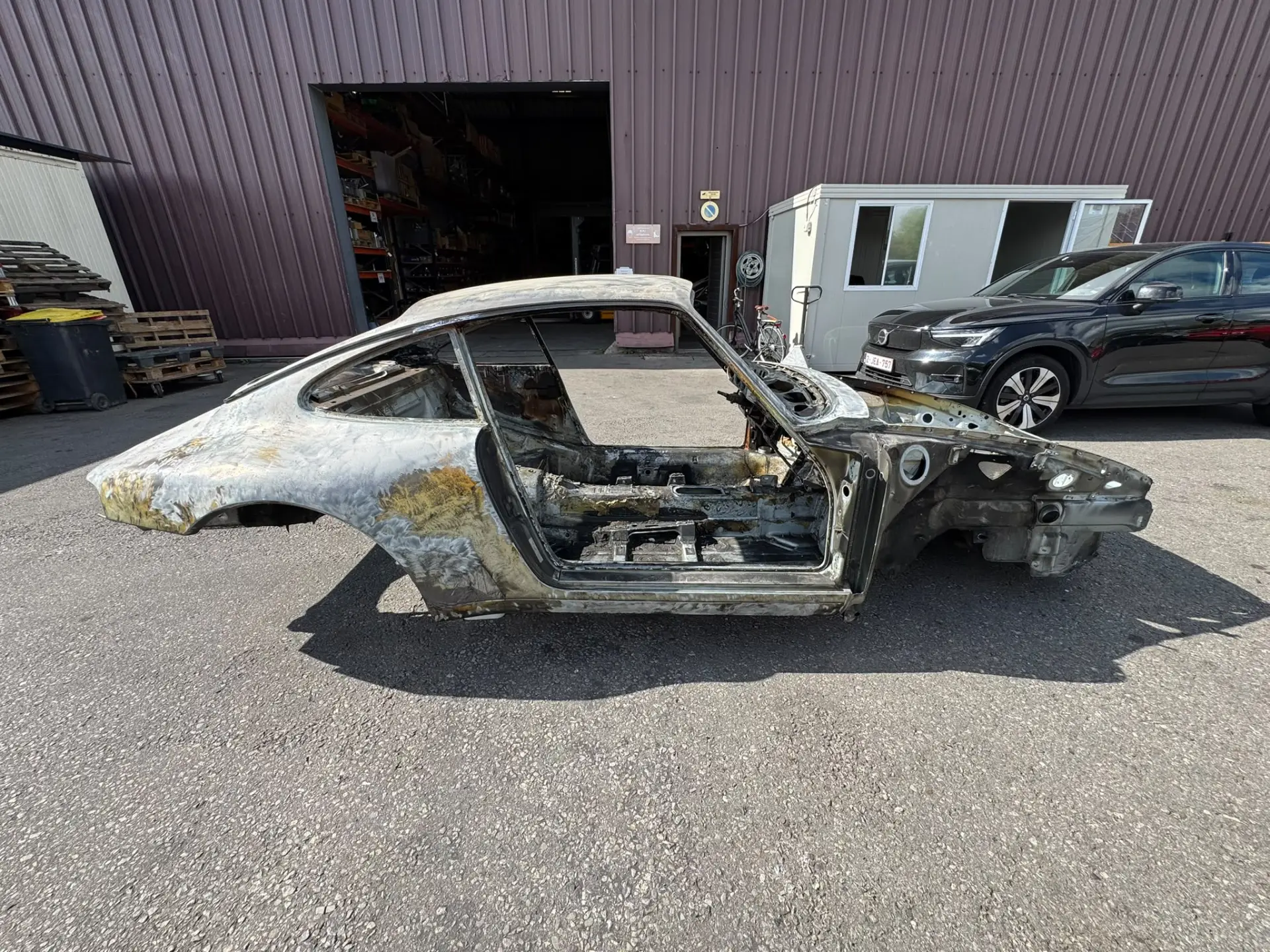 Caisse de Porsche® 993 3.6 de 1994 proposée à la vente. Vendue avec sa carte grise. – photo 3