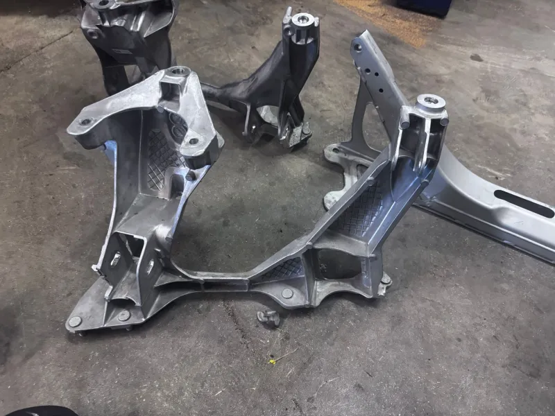 Support berceau arriere gauche Porsche Cayman GT4 RS - 98133115290