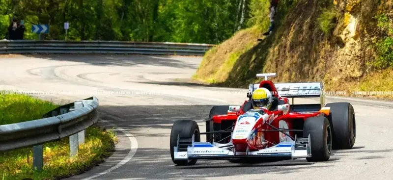 LOLA B99/50 F3000