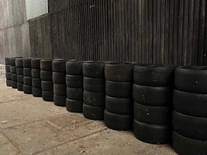 PNEUS SLICK PIRELLI 265/645 - 18