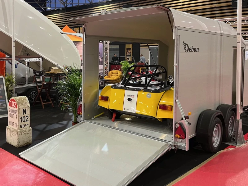 DEBON ROADSTER 700 closed car carrier ideal for small cars
