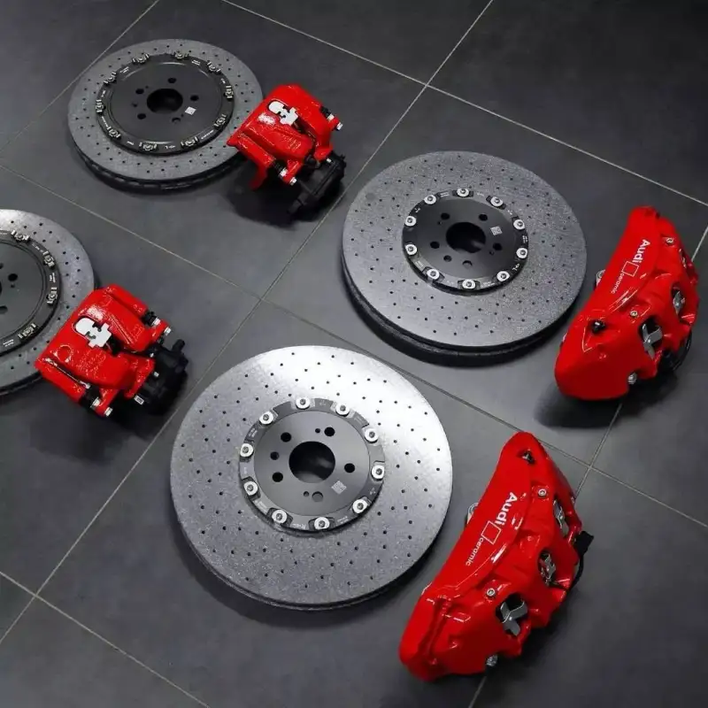 Kit de freins en carbone-céramique pour Audi RS6 / RS7 4G : 420 x 40 mm à l'avant + 370 x 30 mm à l'arrière !