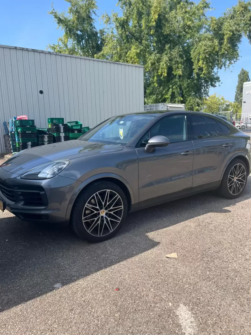 Rental Porsche CAYENNE
