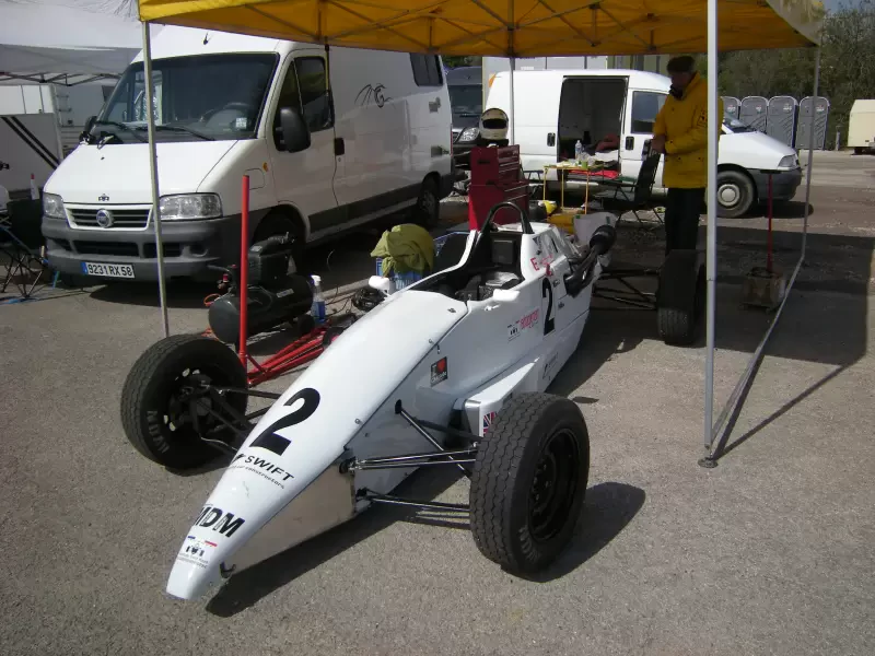FORMULE FORD KENT SWIFT 1992