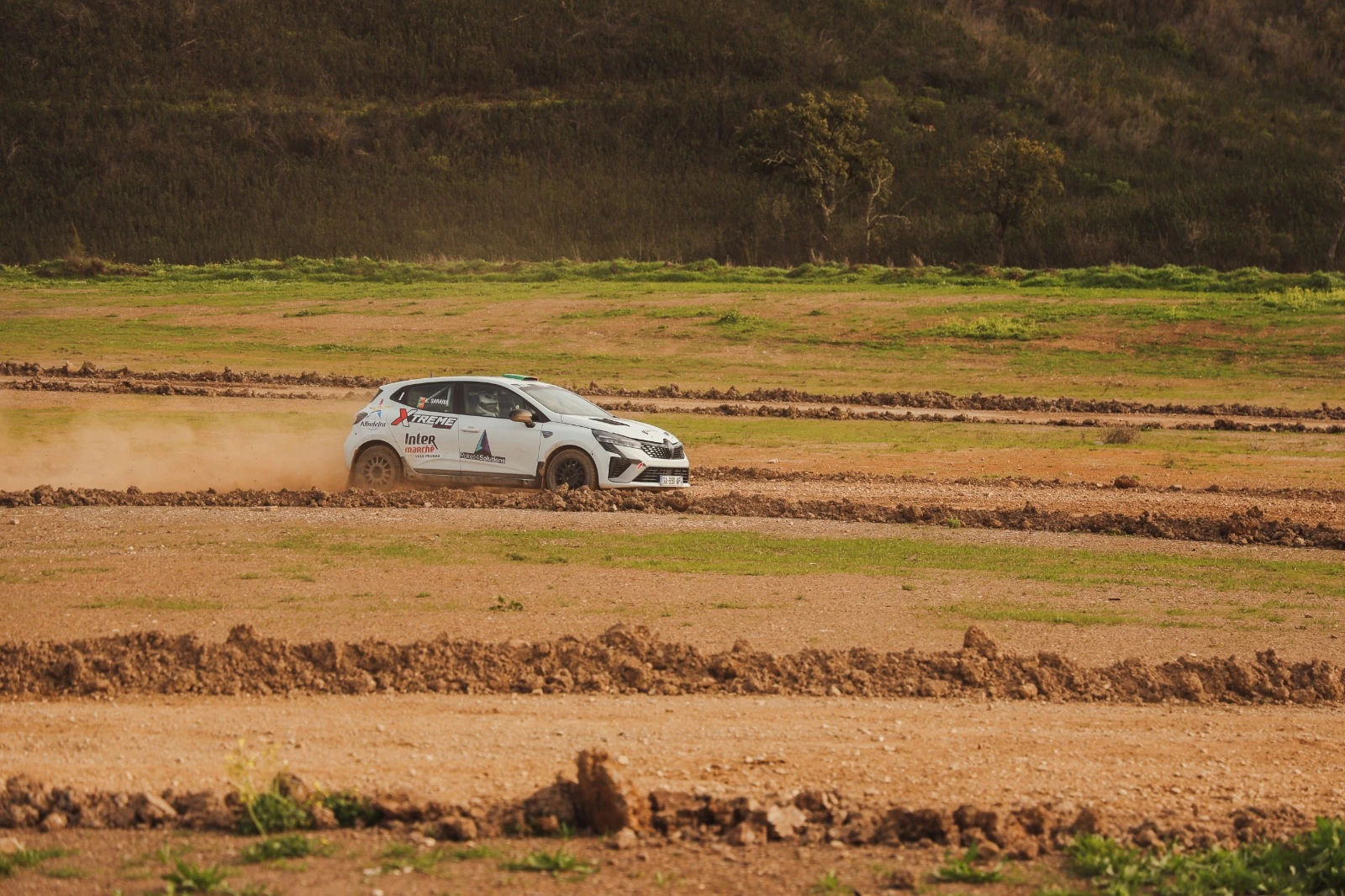 Clio Rally4 à louer / vendre au Portugal / Espagne ou Italie – photo 3