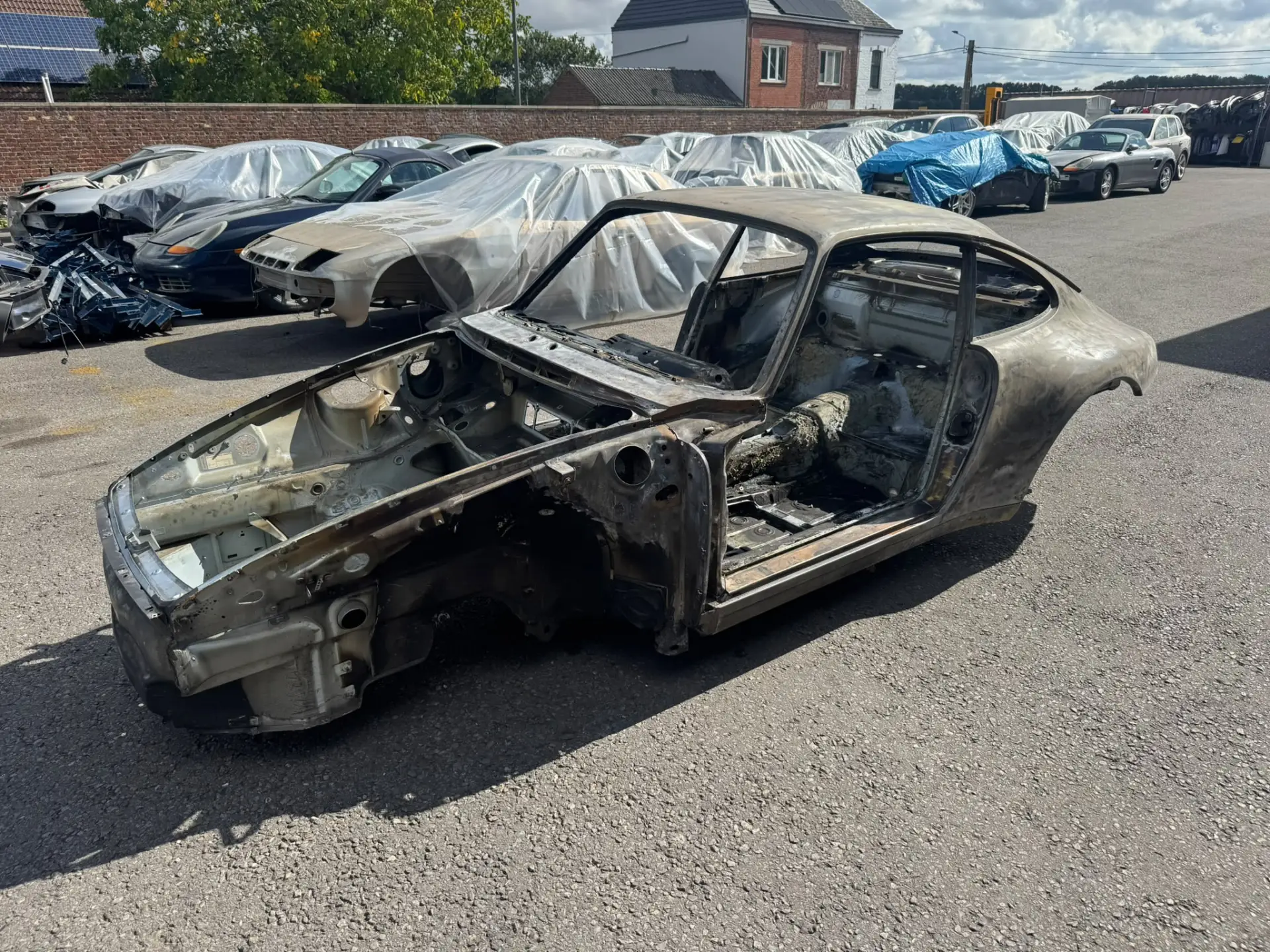 Caisse de Porsche® 993 3.6 de 1994 proposée à la vente. Vendue avec sa carte grise. – photo 1