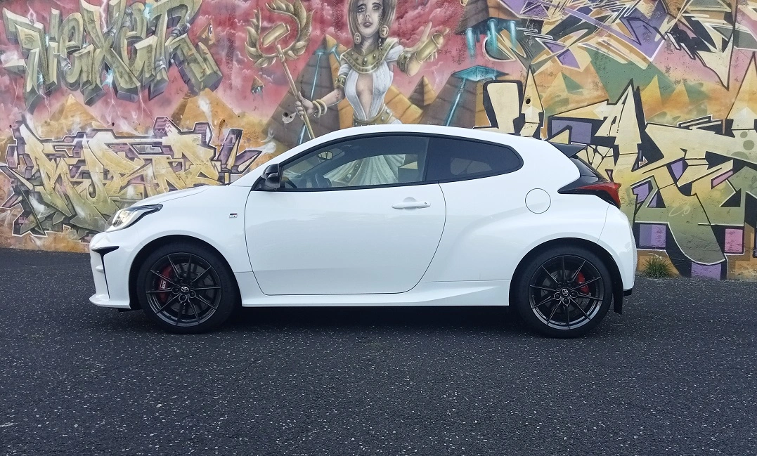 TOYOTA YARIS PACK TRACK – photo 1