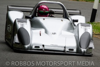 Pilbeam MP92 sport racing avec un V8 Chevrolet de 7,3 litres en alliage de 764 ch et une boîte de vitesses séquentielle Hewland NLT à 6 rapports.