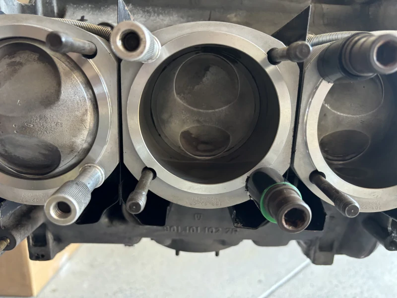 Modified 2.8 L twin plug Porsche 911 engine