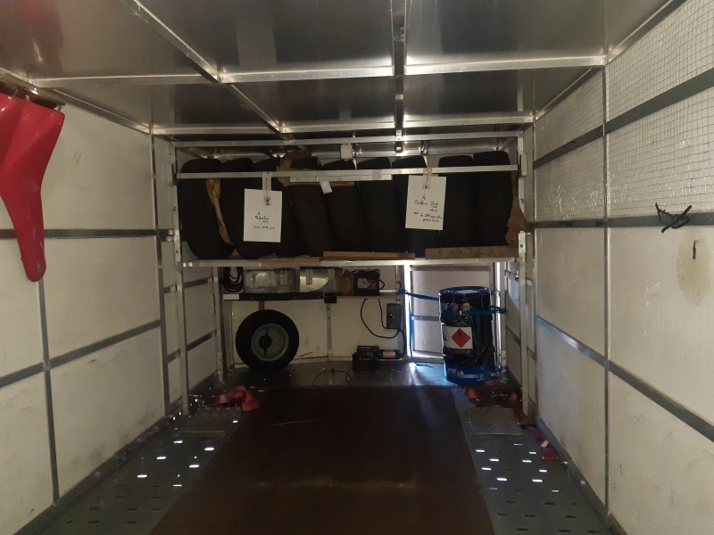 2.5-tonne enclosed trailer