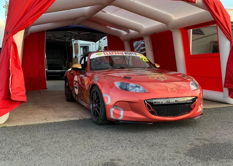 Voiture de course Mazda MX5 Mk3 Supercup