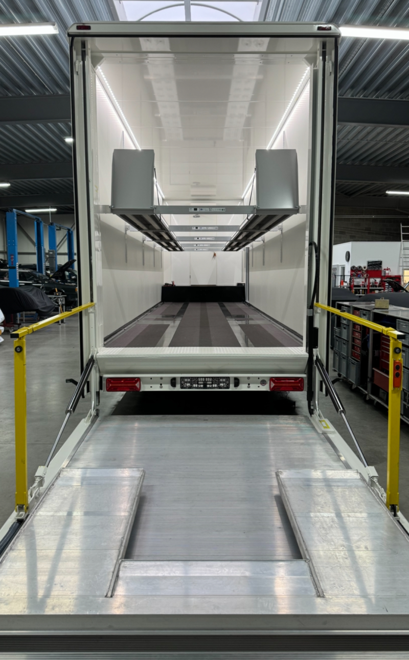 Tracteur Mercedes Actros + RaceTrailer état Totalement neuf