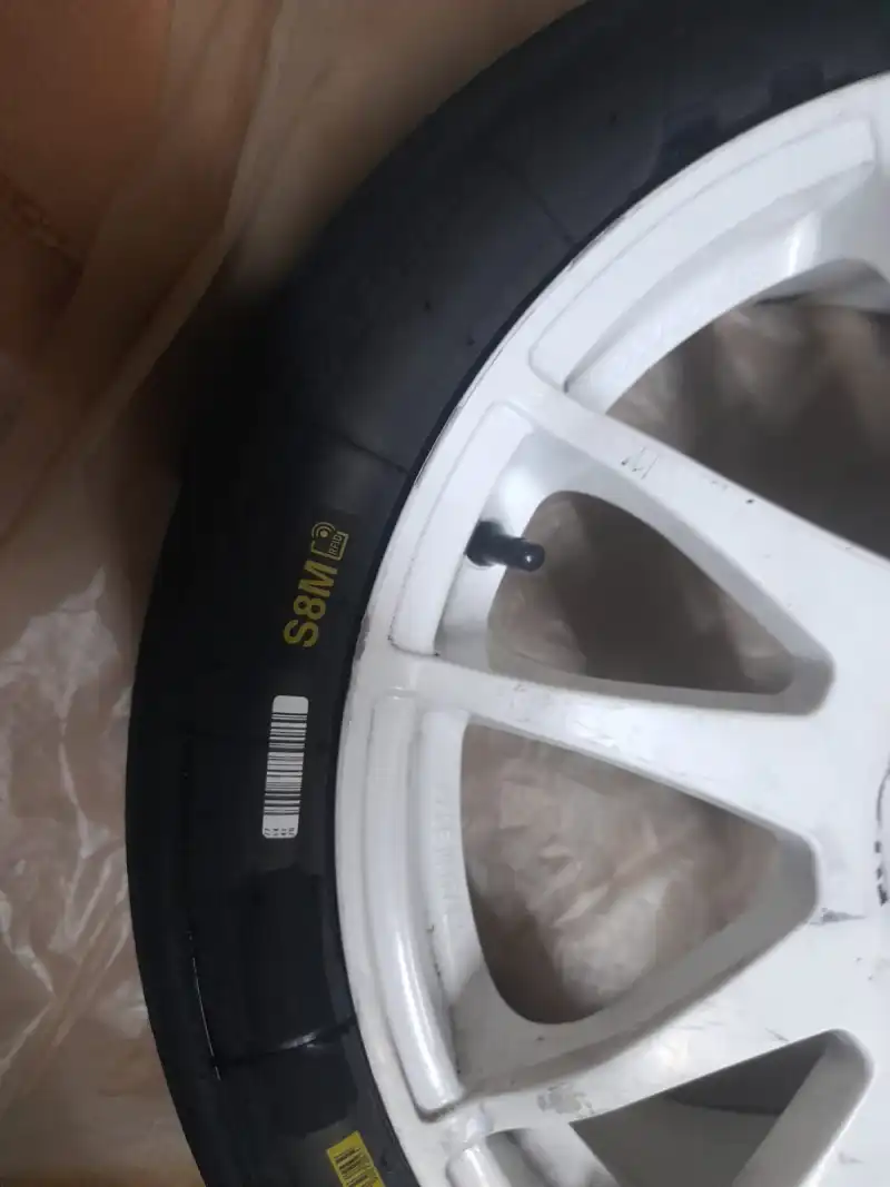 Michelin slicks 17" tyres