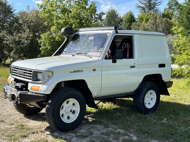 TOYOTA Land Cruiser KZJ 70