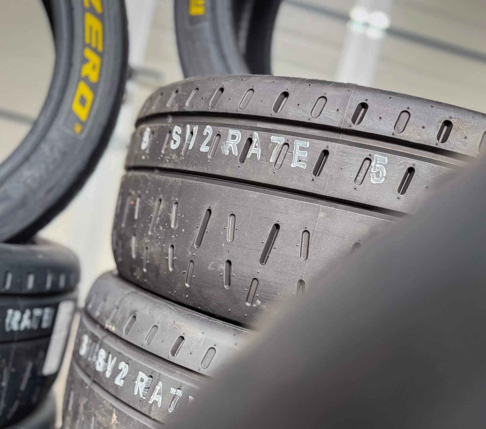 4x PIRELLI 18'' FIA RA5 NEUFS – photo 3