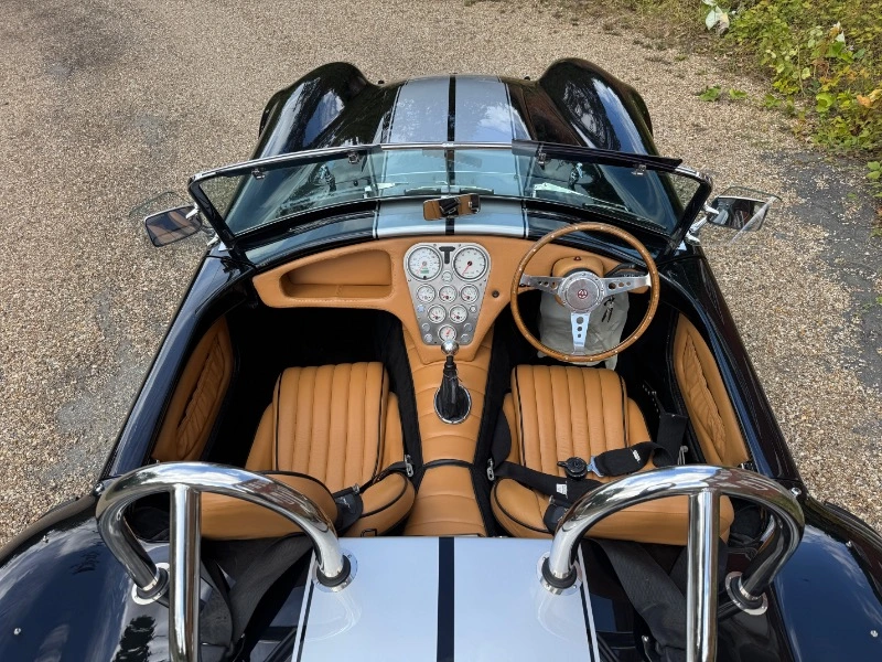 Cobra par DAX, V8 de 383 ci