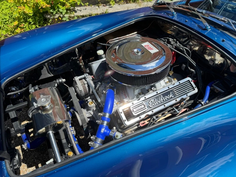 Cobra d'AK Sportscars, V8 « stroker » de 6,3 litres (383 ci)