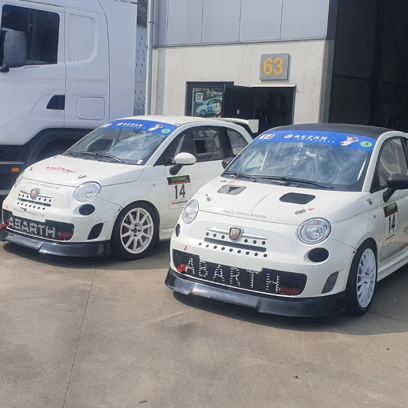 2x Abarth 500 Assetto Corse Troféo + 17 jantes + lot de pièces détachées