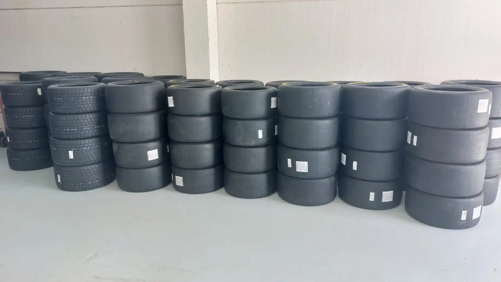 Pneus Pirelli GT3 – photo 1