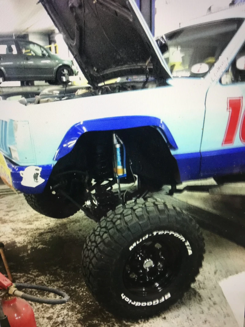 Jeep Cherokee prepared for endurance rally