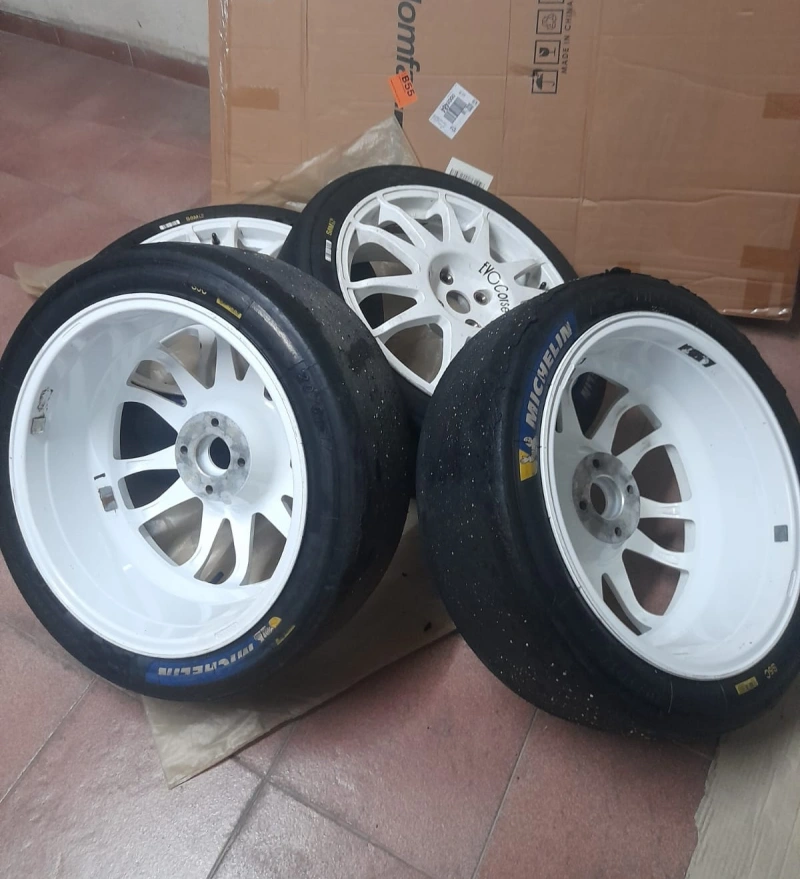 Michelin slicks 17" tyres