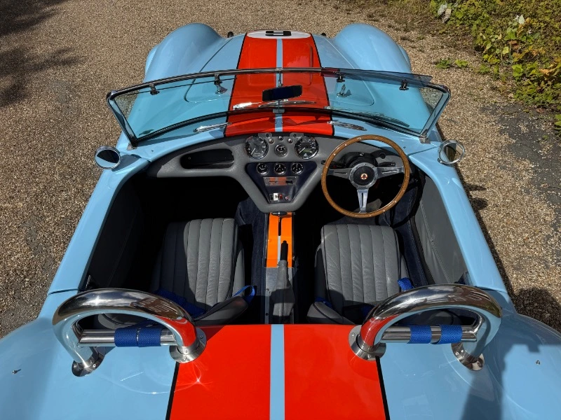 Cobra de Pilgrim Motorsports, V8 5,0, boîte automatique, livrée Gulf
