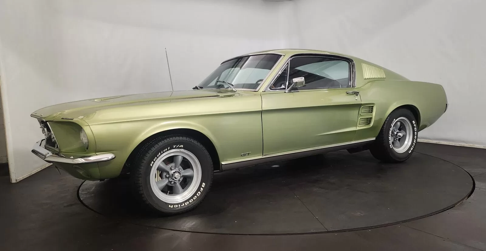 Ford Mustang GT Fastback Code S