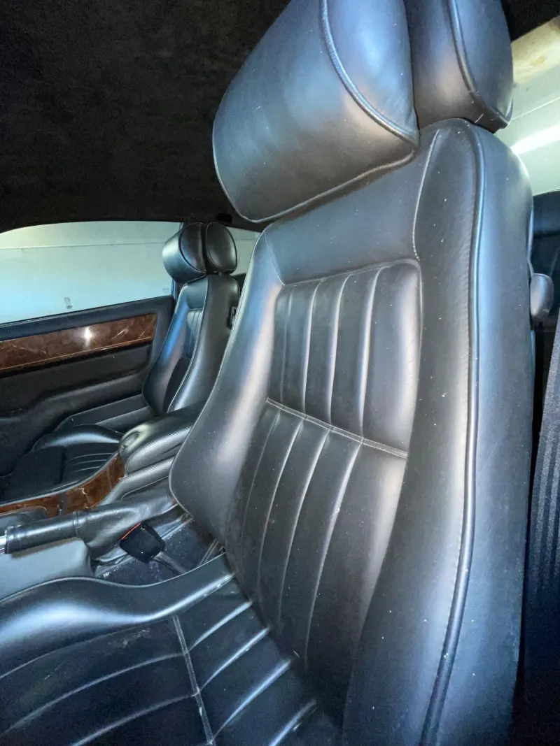 Aston martin v8 coupé