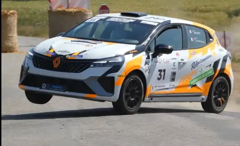 Rallye competition 24 met en location une clio rc5