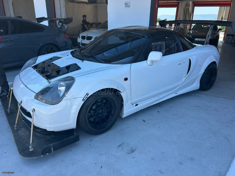 Toyota MR2 de course homologuée pour la route, équipée d'un moteur Toyota 2ZZ