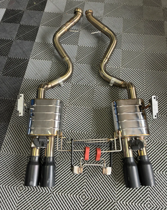 D'occasion. Silencieux « Axle-Back » à soupapes Bomiz pour E9X, E90, E92 et M3 Valvetronic