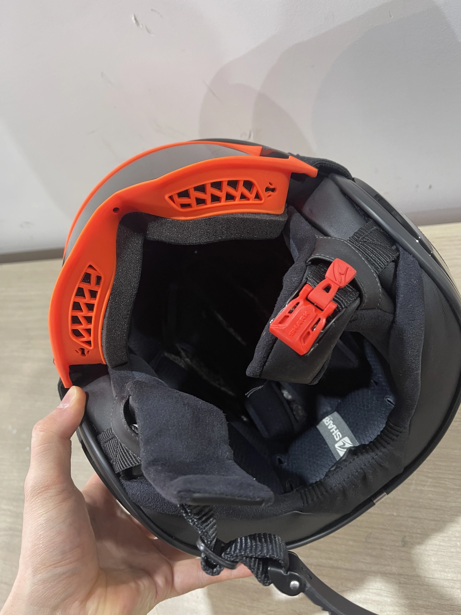 Casque Shark noir/orange – Taille M – Homologué compétition – 100 € l’unité – photo 4
