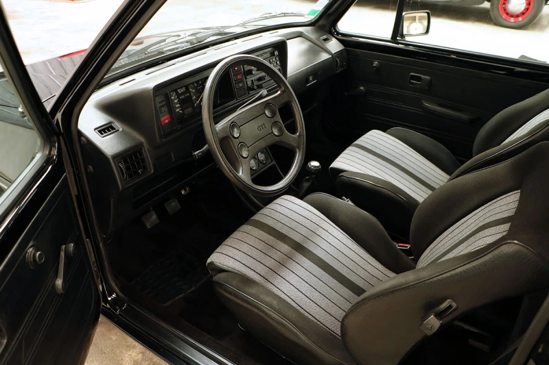 VOLKSWAGEN Golf GTI 1600