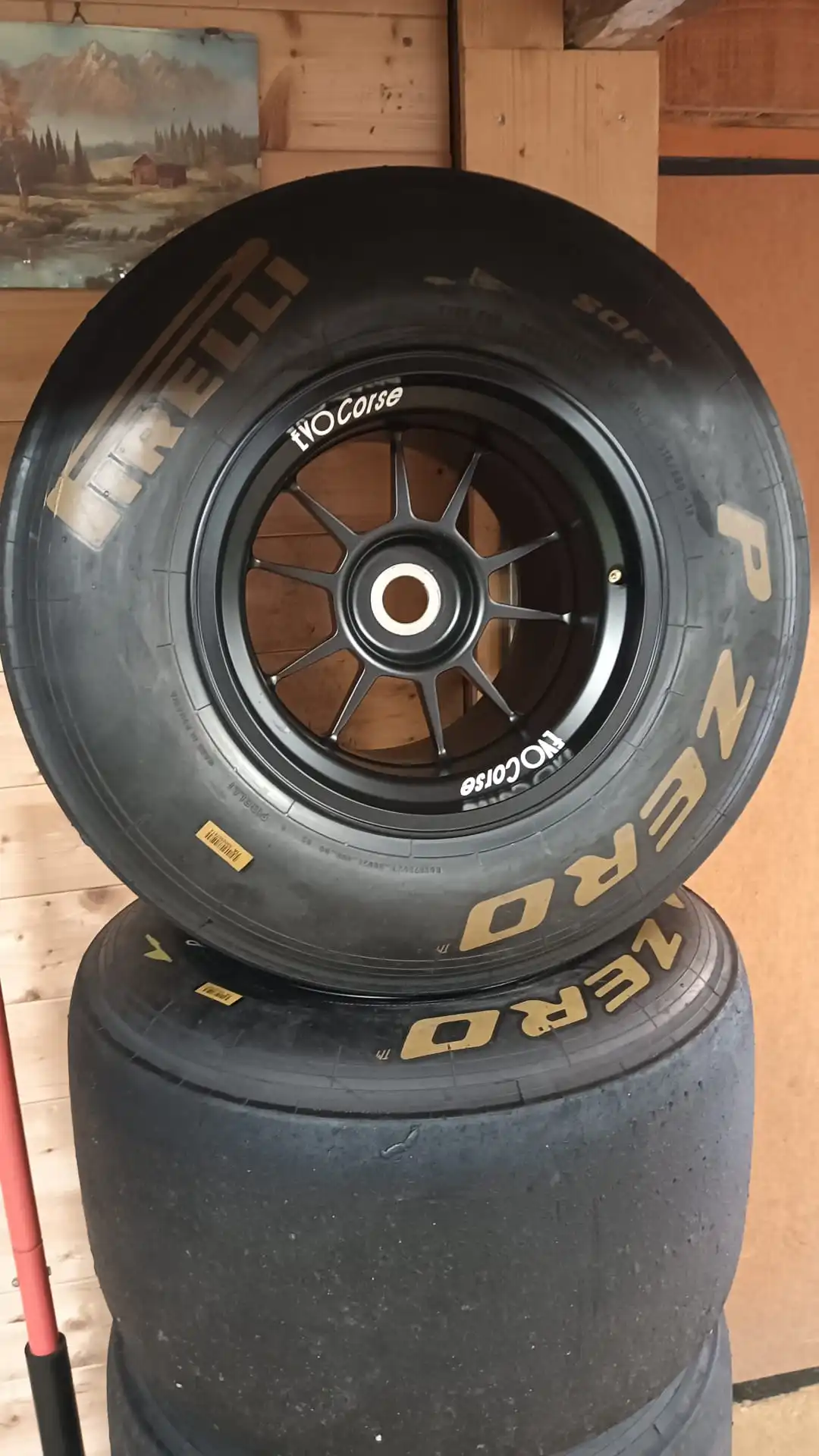 RED, YELLOW AND PURPLE PIRELLI TYRES – photo 1