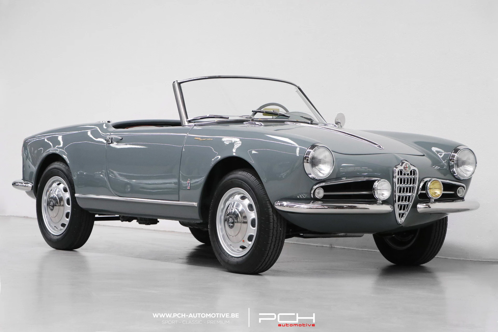 ALFA ROMEO Giulietta Spider Veloce 750 F + Hard-Top 1957 - Fully Restored ! -