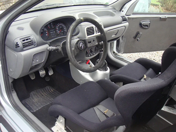 RENAULT CLIO V6 UNIQUE