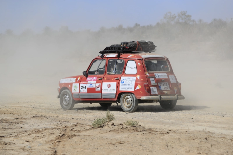 Location Renault 4L préparée Raid