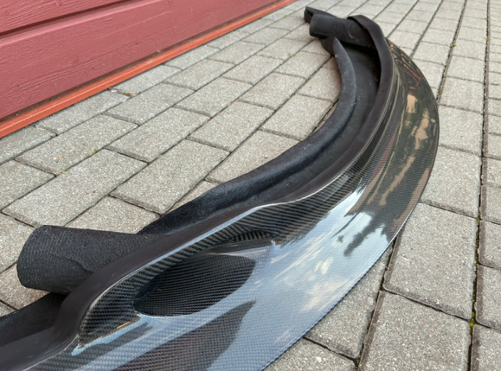 Nouveau. Lèvre avant en carbone « GT4 » version 2 pour BMW E9x M3