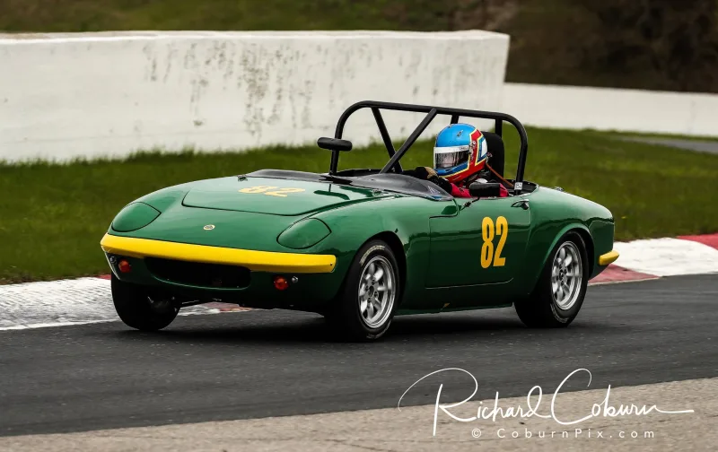 Voiture de course vintage Lotus Elan de 1966