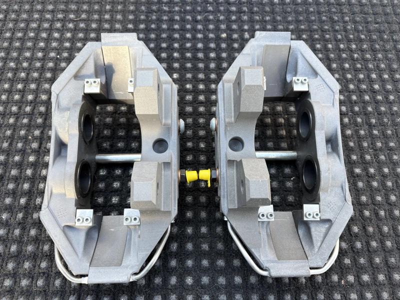 2 étriers CP3307 AP RACING 4 PISTONS NEUFS