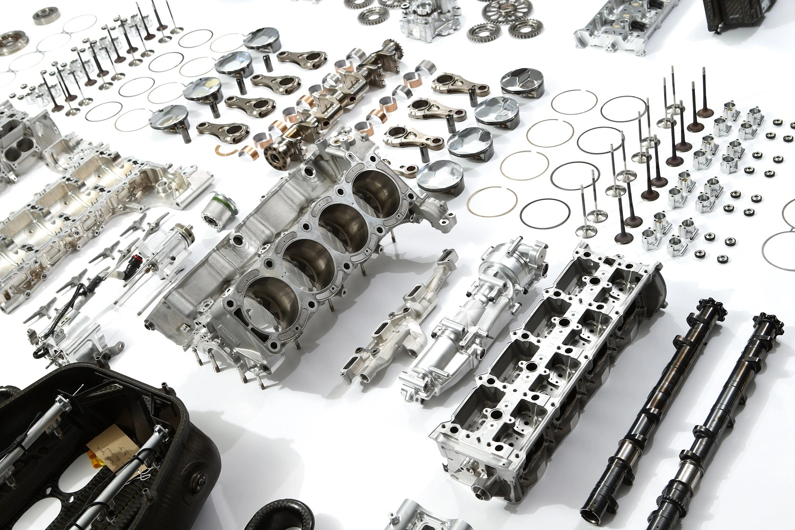 Pièces de moteur Cosworth de Formule 1 ayant servi en course (souvenirs) – photo 1