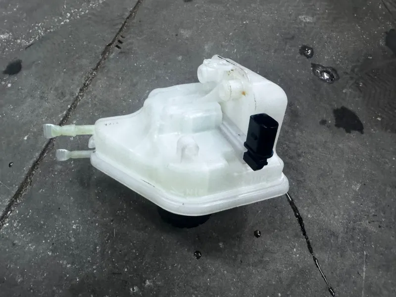 Bocal de liquide de frein Porsche Cayman GT4 RS - 99135501302