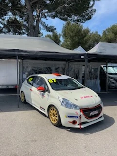208 racing cup disponible pour fin de saison